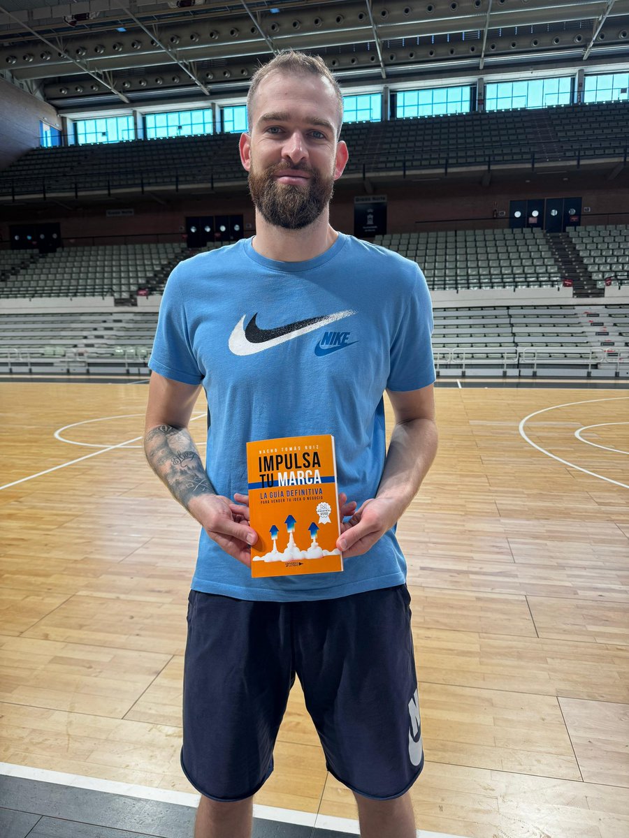 UCAMMurcia's tweet photo. 🏀 ¡Impulsamos la última jornada de @ACBCOM en el Palacio de los Deportes con esta lectura recomendada!

🧡 𝙄𝙢𝙥𝙪𝙨𝙖 𝙩𝙪 𝙢𝙖𝙧𝙘𝙖, de @NachoTomas @N7netcom.

#GameChangers https://t.co/JudMRUzGlA