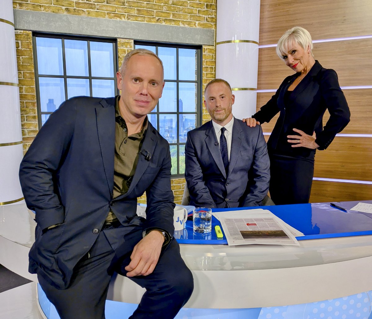 DawnNeesom's tweet image. Most co-ordinated edition of @JeremyVineOn5 ever! The wonderful @RobbieRinder @MatthewStadlen &amp;amp; me in school uniform navy 😉Also matchy @shaunleane earrings with perfect producer @elliefishleigh 👯‍♀️ Lovely team, lovely day🥰 @channel5_tv #JeremyVine #winterfuelallowance