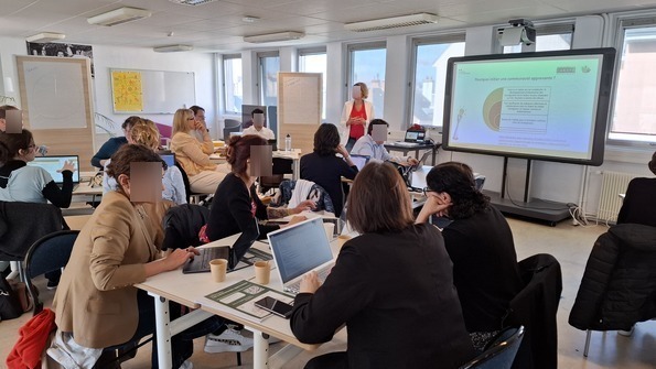 Réseau Canopé Centre-Val de Loire (@canope_dtcvl) on Twitter photo 👉Accompagner la mise en place de communautés apprenantes d’enseignants au sein de l’<a href="/ac_orleanstours/">Académie d'Orléans-Tours</a>, c’est la formation de l’#EAFC aujourd’hui ! 🎯au programme : appréhender le concept de #communautéapprenante, s’outiller & s'organiser : l’initier, l’animer et la faire vivre ! 👉Accompagner la mise en place de communautés apprenantes d’enseignants au sein de l’<a href="/ac_orleanstours/">Académie d'Orléans-Tours</a>, c’est la formation de l’#EAFC aujourd’hui ! 🎯au programme : appréhender le concept de #communautéapprenante, s’outiller & s'organiser : l’initier, l’animer et la faire vivre !