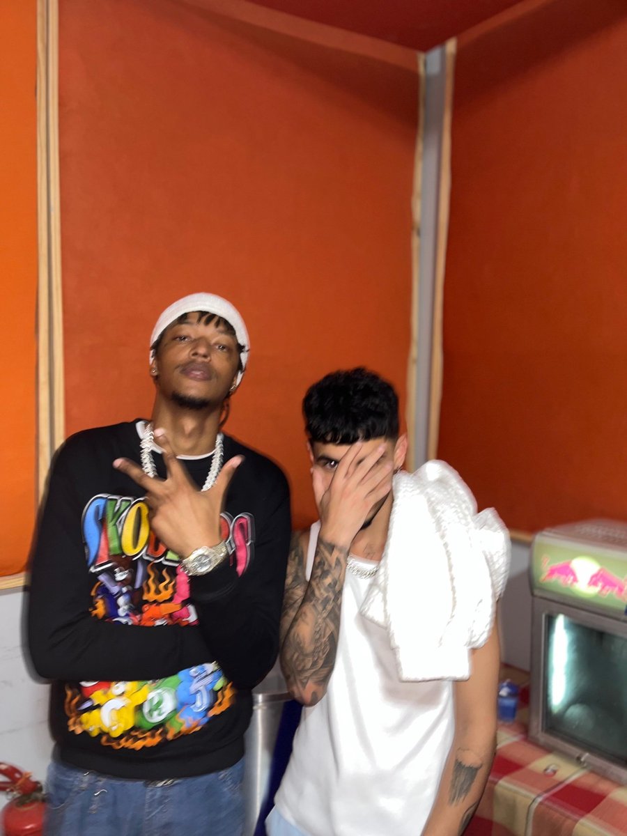 DELATORVI 
DI PAIVA

DISCRETA, EM FRENTE AO MAR 🎶

🚨AMANHÃ🚨