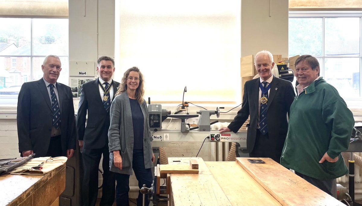 Team from ⁦<a href="/Turners_Company/">Turners of London</a>⁩ were proud to present a lathe to the ⁦<a href="/queensparkarts/">Queens Park Arts Centre</a>⁩ centre. Good to hear from CEO Sarah Lewis and turning tutor Phil Francis of the great work the Centre does in the Aylesbury area.