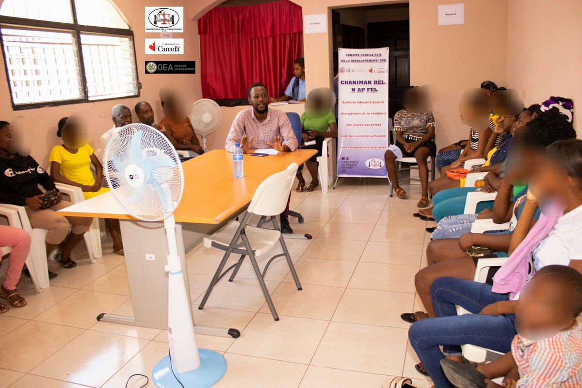 CombiteD's tweet photo. En cette période difficile, la précarité touche profondément tous les secteurs de la vie nationale, et les jeunes en sont les premières victimes.Dans ce contexte,le #CPD,soutenu par @OEAHaiti avec l’appui financier du gouvernement canadien🇨🇦,a organisé un groupe de parole réunissant 25 jeunes filles mères et allaitantes,victimes de violences basées sur le genre (VBG) et issues de quartiers affectés par la violence des groupes armés.L’activité d'appui psychosociale et de resilience a été suivie d’une distribution d’aide alimentaire en faveur de ces jeunes vulnérables,qui ont exprimé leur reconnaissance et leur satisfaction.
#ChanjmanBèlnapfèl