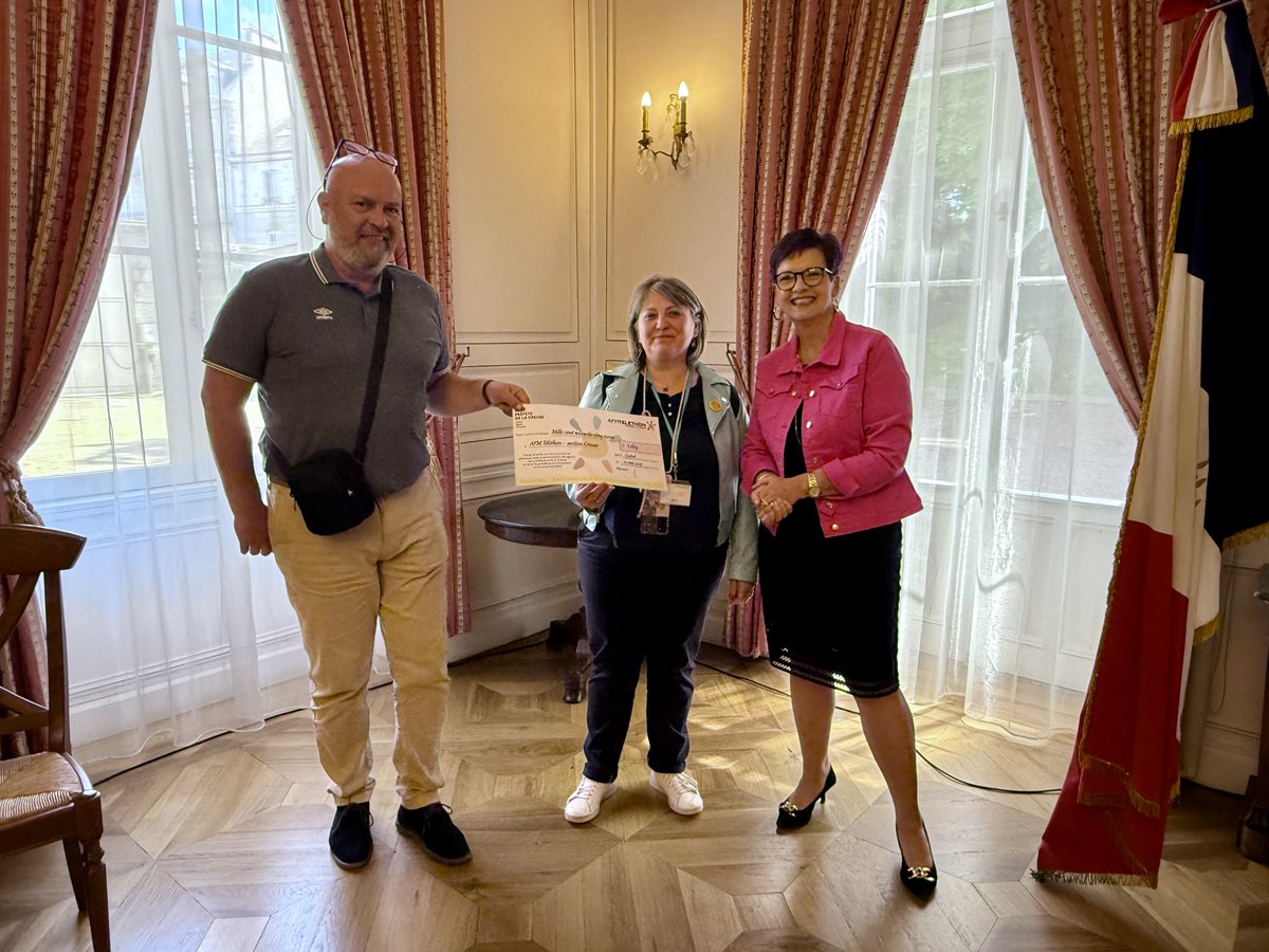 Prefet23's tweet photo. Anne FRACKOWIAK-JACOBS #Préfète23 a remis officiellement un chèque à la coordination creusoise de @Telethon_France, ce 20 mai 2025. Les fonds (1165€) ont été récoltés le 14 novembre 2024, lors d’un tournoi amical de pétanque, organisé par le pôle Action Sociale de la #Pref23. https://t.co/UQ9Y4lxcvD