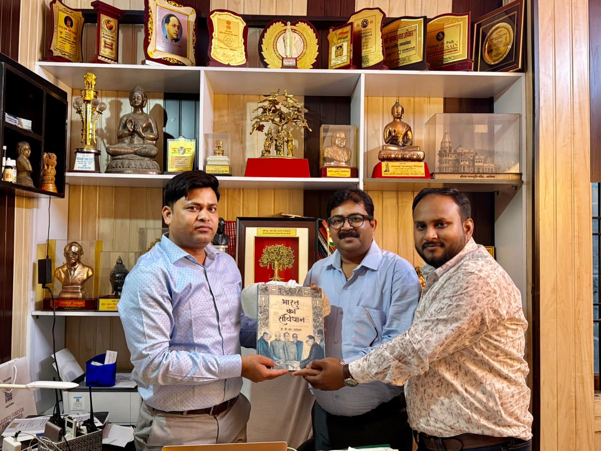 virendrasuma's tweet photo. आज हमारे लखनऊ ऑफिस में पशुचिकित्षक संघ के प्रदेश अध्यक्ष डॉ ० अरुण प्रजापति जी साथ में पी० डब्ल्यू० डी० के एक्सियन से शिष्टाचार भेंट हुई।
जहां कई सारे बातों पर चर्चा हुई।
#machhalisahar https://t.co/2aOYaQng9Y