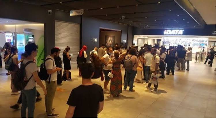 iData Skandalı Büyüyor: Vize Randevuları Karaborsada, Vatandaş Mağdur

Almanya ve İtalya vizelerinde yetkili kurum olan iData, büyük bir krizle gündemde. Aylarca süren bekleyişler, ulaşılamayan müşteri hizmetleri, şeffaf olmayan ücretler ve randevu sisteminde karaborsa iddiaları