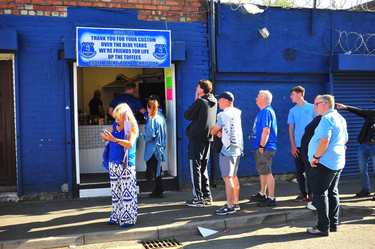 Jimmalone56's tweet photo. Everton v Southampton 18-05-25 @andymal90 @johnozzer @MrsTimCahill @mintisculture @oldpicposter @bbcmerseysport @philmunnsradio @wsag @LowerBlock @EvertonHeritage @Everton @KatieWalderman @GiuliaBould https://t.co/tdAXrd4ATV