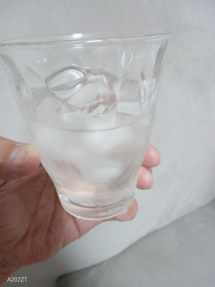 kochan301's tweet photo. 今日の気分で晩酌には
『黄金安納』種子島の2種類の芋をブレンドしてあるからこその、味を楽しめました🎉

#芋焼酎　
#黄金安納
#おうごんあんのう　
#種子島酒造株式会社 https://t.co/VrYI6Mte6f