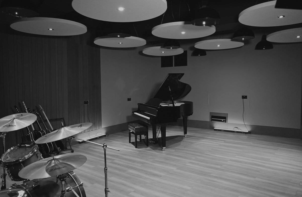 Crouch End Studios (@cestudiosldn) on Twitter photo Get in touch to record, rehearse and film at the studio! info@crouchendstudios.co.uk
#rehearsal #preproduction #practicespace #recordingstudio #musicproduction #livesessions #crouchend #northlondon Get in touch to record, rehearse and film at the studio! info@crouchendstudios.co.uk
#rehearsal #preproduction #practicespace #recordingstudio #musicproduction #livesessions #crouchend #northlondon