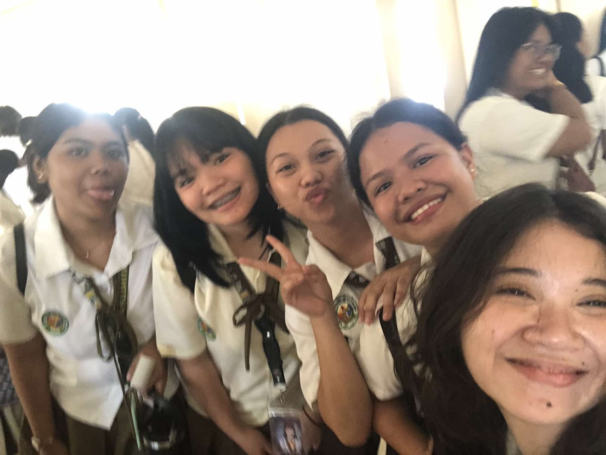 mnicsyyy's tweet photo. gonna miss these girlies 🩷 🩷🩷 https://t.co/Ecasu4DUx4