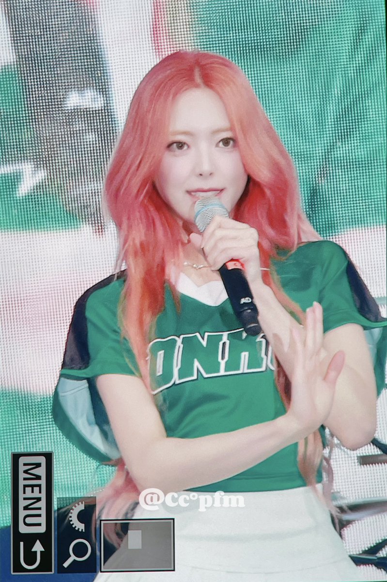 cc_pfm's tweet photo. 250522 건국대 

#ITZY #있지 #YUNA #유나 https://t.co/Q9oPP81DGh