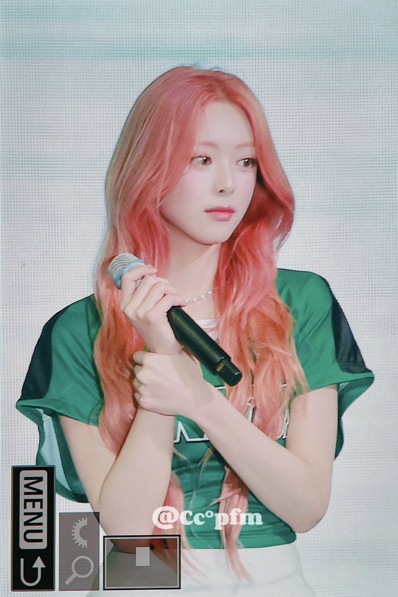 cc_pfm's tweet photo. 250522 건국대 

#ITZY #있지 #YUNA #유나 https://t.co/Q9oPP81DGh