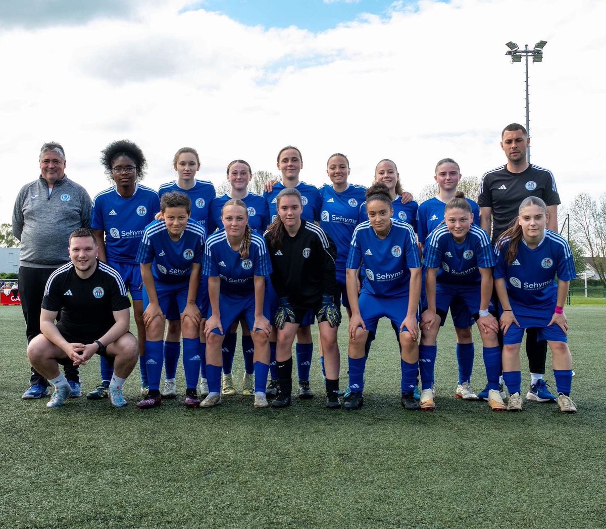 beno974's tweet photo. [U18R1 Elite] 

Fin de saison, une victoire 8-0 face à Evreux✅ nous manquons les barrages d’accession au championnat U19Nat.. à la différence de but.. après un parcours remarquable (9V - 1D) 

Frustrant, mais de belles promesses pour l’avenir du club avec cette génération 🔵⚪️ https://t.co/VCuVlGiqLM