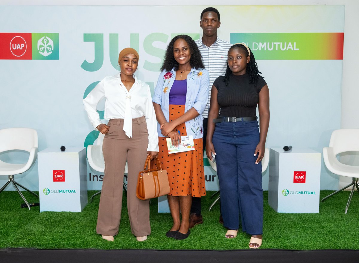keithnamu's tweet photo. All these guys hate taking pics with me because I make them look short 😂
Naye nga #TutambuleFfena with @UAPOldMutualUg as you #JustClickToCover https://t.co/1AvpgVXfkU