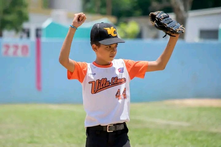 ⚾ Villa Clara derrotó a Ciego de Ávila 11 x 4 en la tercera jornada de la final del Campeonato 🇨🇺 de Béisbol Sub-12 que se desarrolla en #Bayamo.

Ganó: William Rivero
Hrs: Yordan Reyes (Grand Slam) y Diangel Prieto, ambos de VCL.

➖ VCL tiene de 2-1. 
⚾Hoy VCL 🆚 LHA.