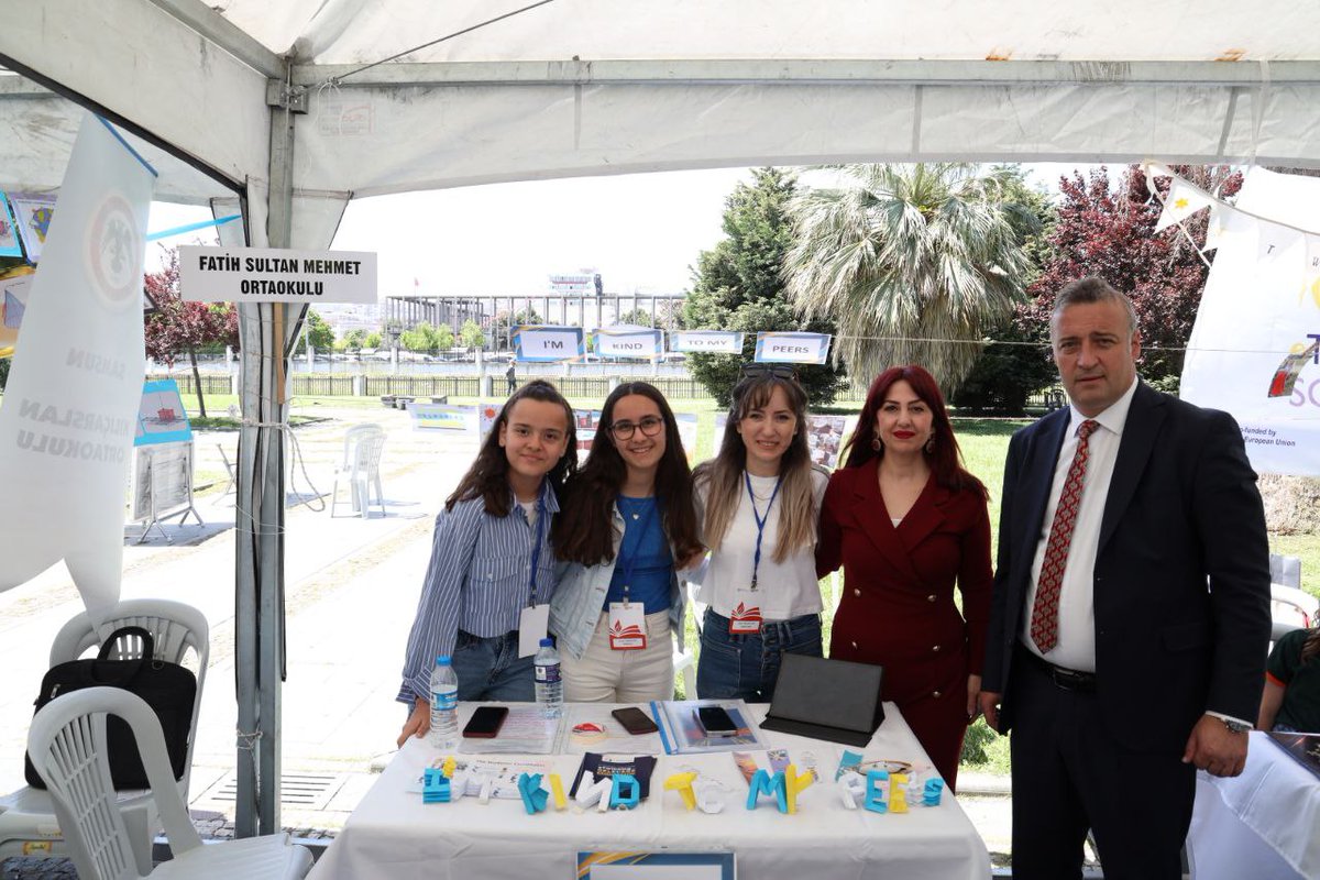 MemAtakum's tweet photo. ✨eTwining Sergisi✨
📌İl Milli Eğitim Müdürümüz Dr. Murat Ağar,İlçe Milli Eğitim Müdürümüz Yüksel Aydın, İlçe Milli Eğitim Müdürlerimiz ve ziyaretçiler ile yılsonu #eTwining sergisine katıldılar.
✨Öğrenci ve öğretmenlerimize teşekkür ederiz. https://t.co/uGEfG9sST7