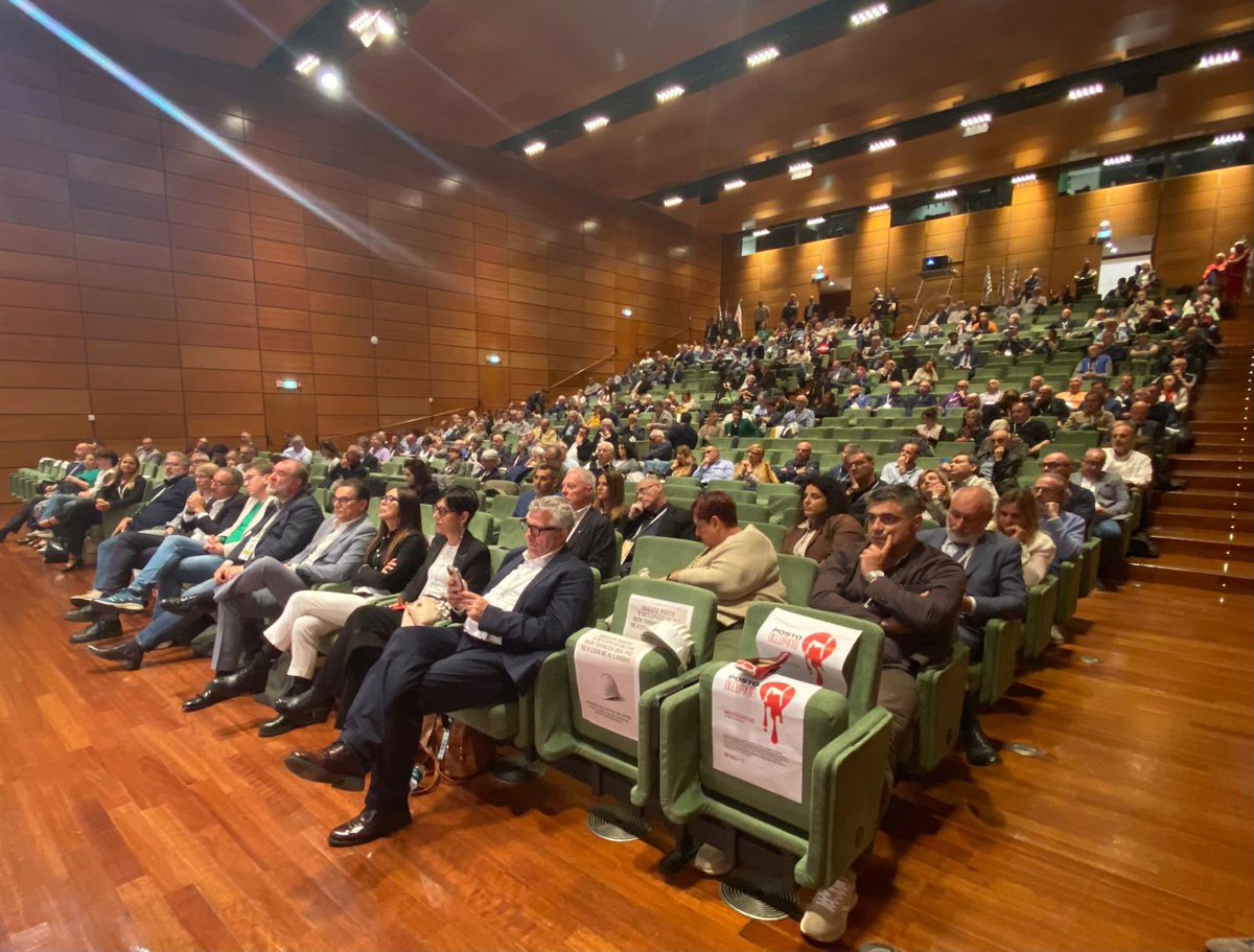#DanielaFumarola a Torino: “L’intervento pubblico serve ma deve essere volto a governare e sostenere il cambiamento, non a frenarlo. Abbiamo bisogno di piani per la riconversione e la reindustrializzazione delle aree dismesse, sostenendo i processi di transizione e tenendo sempre