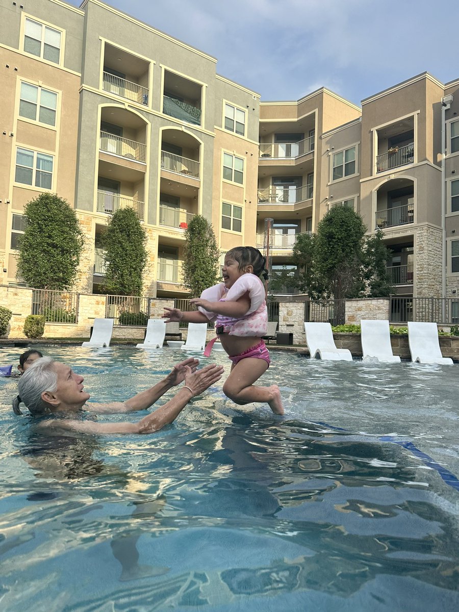 Pool days are back with the little ladies! ☀️⛱️#greatnieces
