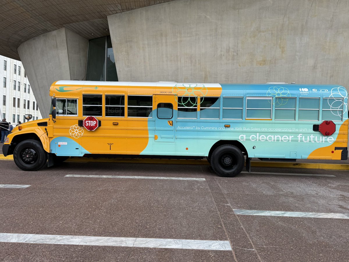 champagne_foz's tweet photo. #ev #bluebirdcorporation #bluebirdbuses #bluebirdbus #electricbus #bus #newyorkbussales #newyorkbus #electricvehicles @BlueBirdBuses @nybussales https://t.co/7iGsPoQaC3