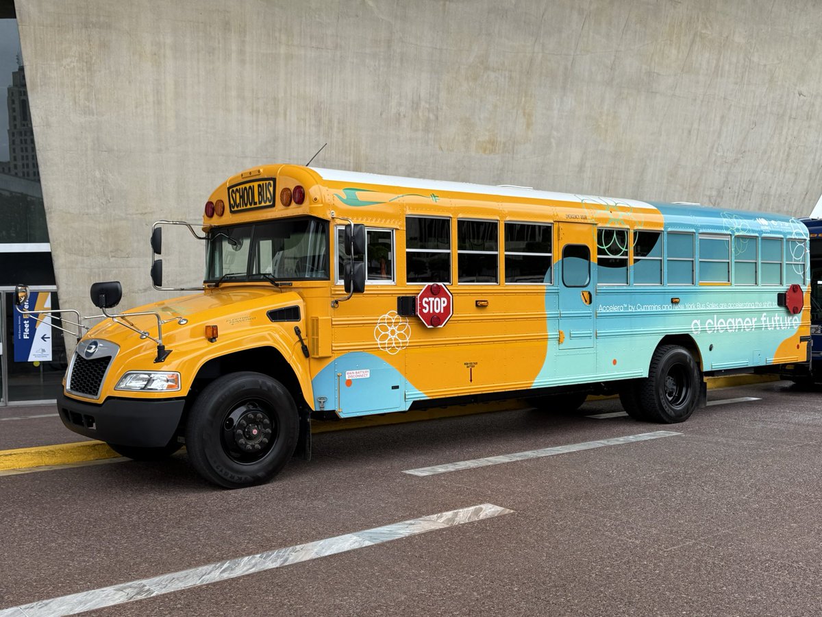 champagne_foz's tweet photo. #ev #bluebirdcorporation #bluebirdbuses #bluebirdbus #electricbus #bus #newyorkbussales #newyorkbus #electricvehicles @BlueBirdBuses @nybussales https://t.co/7iGsPoQaC3
