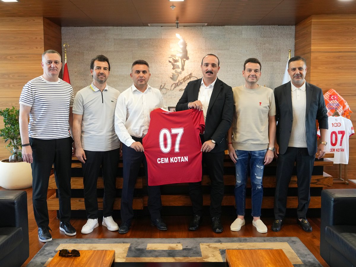 🤝 Başkanımız Mustafa Ergün, Yönetim Kurulu Üyelerimiz Caner Canıtez, Harun Tümer, Hakan Onay ve Bülent Kaya ile birlikte Konyaaltı Belediye Başkanı Cem Kotan'a bir ziyarette bulundu.

📌 Konyaaltı Belediyesi'nde gerçekleşen ziyarette Başkanımız Ergün, Belediye Başkanı Kotan'a