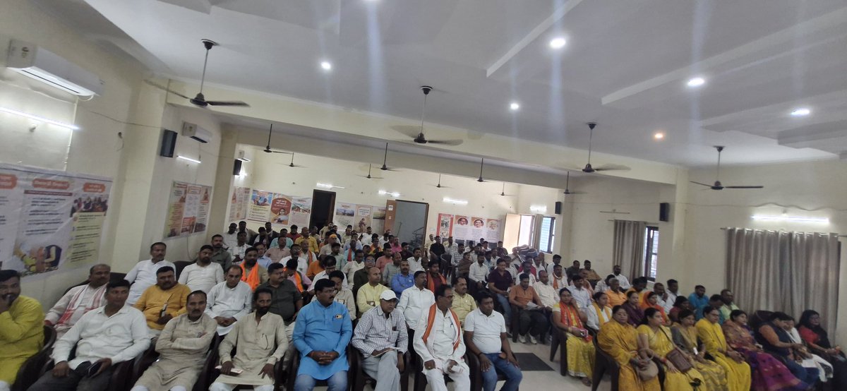 जनपद कुशीनगर
भाजपा जिला कार्यालय पड़रौना पर पुण्यश्लोक अहिल्याबाई होल्कर त्रिशताब्दी स्मृति अभियान के जिला संगोष्ठी में रहना हुआ
मुख्य अतिथि क्षेत्रीय महामंत्री श्री सुनील गुप्ता जी रहे तथा अध्यक्षता जिलाध्यक्ष श्री दुर्गेश राय जी संचालन जिलाउपाध्यक्ष श्री विजय शुक्ल जी ने किया