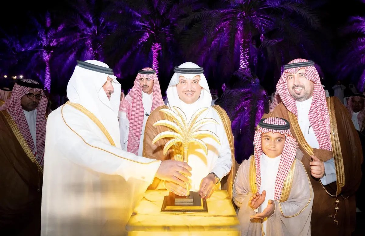 SaudiProject's tweet photo. وضع محافظ الأحساء حجر الأساس لمشروع منتجع دوست D2 السياحي الواقع في قلب الواحة المدرجة باليونسكو، ويمتد المشروع على مساحة 77 ألف متر مربع، ويضم 120 وحدة فندقية ومرافق فاخرة مستوحاة من البيئة المحلية، تشمل بحيرة صناعية ونادٍ صحي ومركز ثقافي https://t.co/2M49OvOWN6