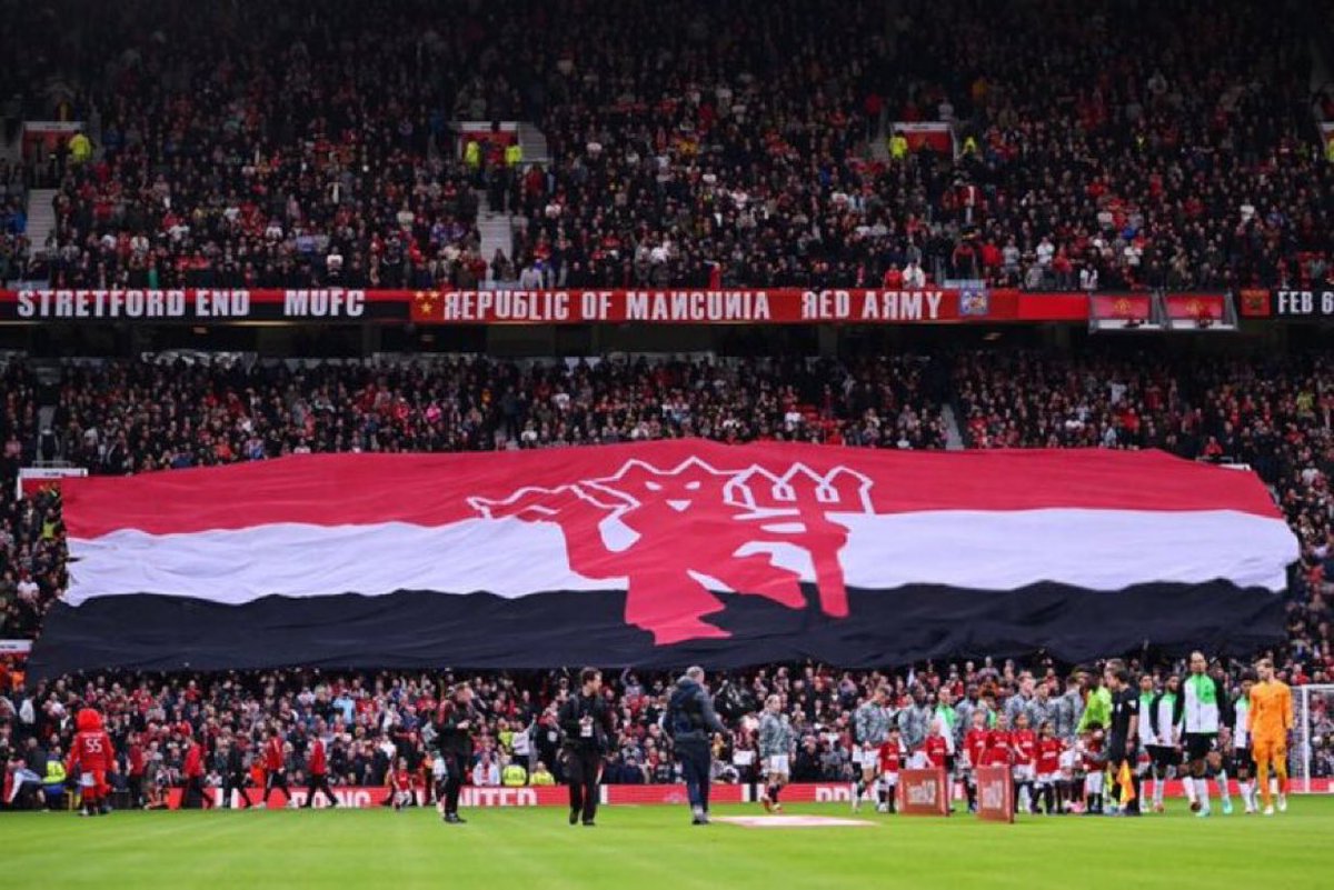 فالغصنُ يُنبِتُ غصنًا حين نقطعهُ
واللًيل ينجبُ صبحًا حين يكتملُ

ستمطرُ الأرضُ يومًا رغم شُحَّتها
ومن بطون المآسي يولدُ الأملُ