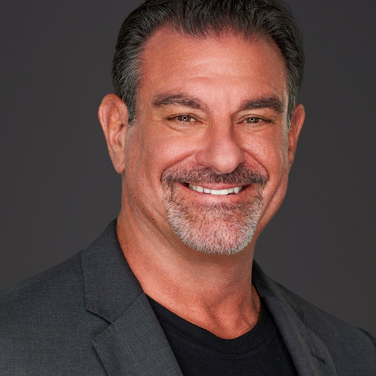 CHRISHEADSHOTS's tweet image. Marc Feinberg stepped up to the camera and delivered a shot that speaks success.

Ready to make your first impression count?
👉 Book now: chrisheadshots.com

#ChrisHeadshots #ProfessionalPortrait #PersonalBranding #HeadshotGoals #ConfidenceOnCamera #StandOutShots