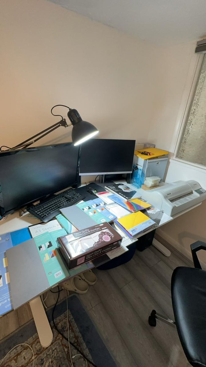 A pair of master forgers who made over £1 million supplying fake UK identity documents to high-profile criminals have been jailed. 

Read the full story ➡️ nationalcrimeagency.gov.uk/news/master-fo…