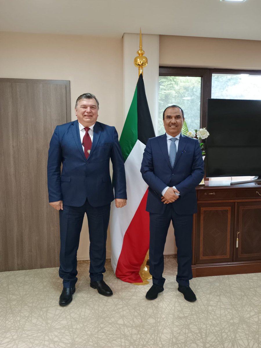 استقبل سعادة السفير/ غازي حامد الفضلي في مقر السفارة  سعادة سفير جمهورية مولدوفا الصديقة السيد/ إيميل جاكوتا وذلك يوم الخميس الموافق 22 مايو 2025م وتم خلال اللقاء مناقشة العلاقات الثنائية بين  البلدين الصديقين #ambassador_ghazihamedalfadhli #السفير_غازي_حامد_الفضلي