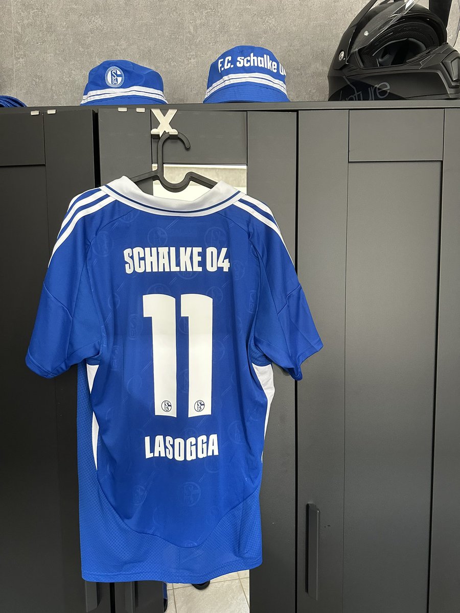 SonnengottNika's tweet photo. Over &amp; Out #s04 https://t.co/BJI3isaE4t