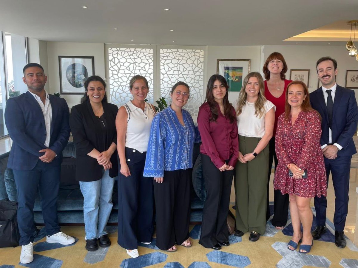 Dans le cadre de son programme #AmbassadricePourUnJour, Sarah a participé à une table ronde avec des diplomates de l’ambassade du Canada pour échanger sur la diplomatie, l’inclusion et la coopération internationale. 🌍🤝 #FemmesEtDiplomatie