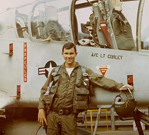 Mr_JCE's tweet image. 🤘🏽Hook ’em, Chuck! 🎓

At 78, Dr. Chuck Corley just became the oldest Ph.D. grad from UT’s Cockrell School of Engineering. 

A Vietnam vet turned tech exec, he says the key to success is simple: keep moving forward.🏃‍♂️ @cbsaustin 

#UTGrad #TexasEngineering #LifelongLearner