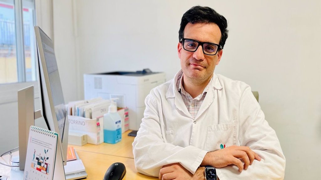 La Tarde con Mariló Maldonado (@latardemarilo) on Twitter photo Vértigo 👂👤
Síntomas, diagnóstico y tratamiento
En <a href="/portusaludcsr/">Por tu salud</a> con el Dr. Emilio Domínguez, Otorrinolaringólogo en el Hospital Quirón Infanta Luisa de Sevilla
📻 <a href="/LaTardeMarilo/">La Tarde con Mariló Maldonado</a> <a href="/MariloMaldonado/">Mariló Maldonado</a>
⬇️🎧
canalsur.es/multimedia.htm… Vértigo 👂👤
Síntomas, diagnóstico y tratamiento
En <a href="/portusaludcsr/">Por tu salud</a> con el Dr. Emilio Domínguez, Otorrinolaringólogo en el Hospital Quirón Infanta Luisa de Sevilla
📻 <a href="/LaTardeMarilo/">La Tarde con Mariló Maldonado</a> <a href="/MariloMaldonado/">Mariló Maldonado</a>
⬇️🎧
canalsur.es/multimedia.htm…
