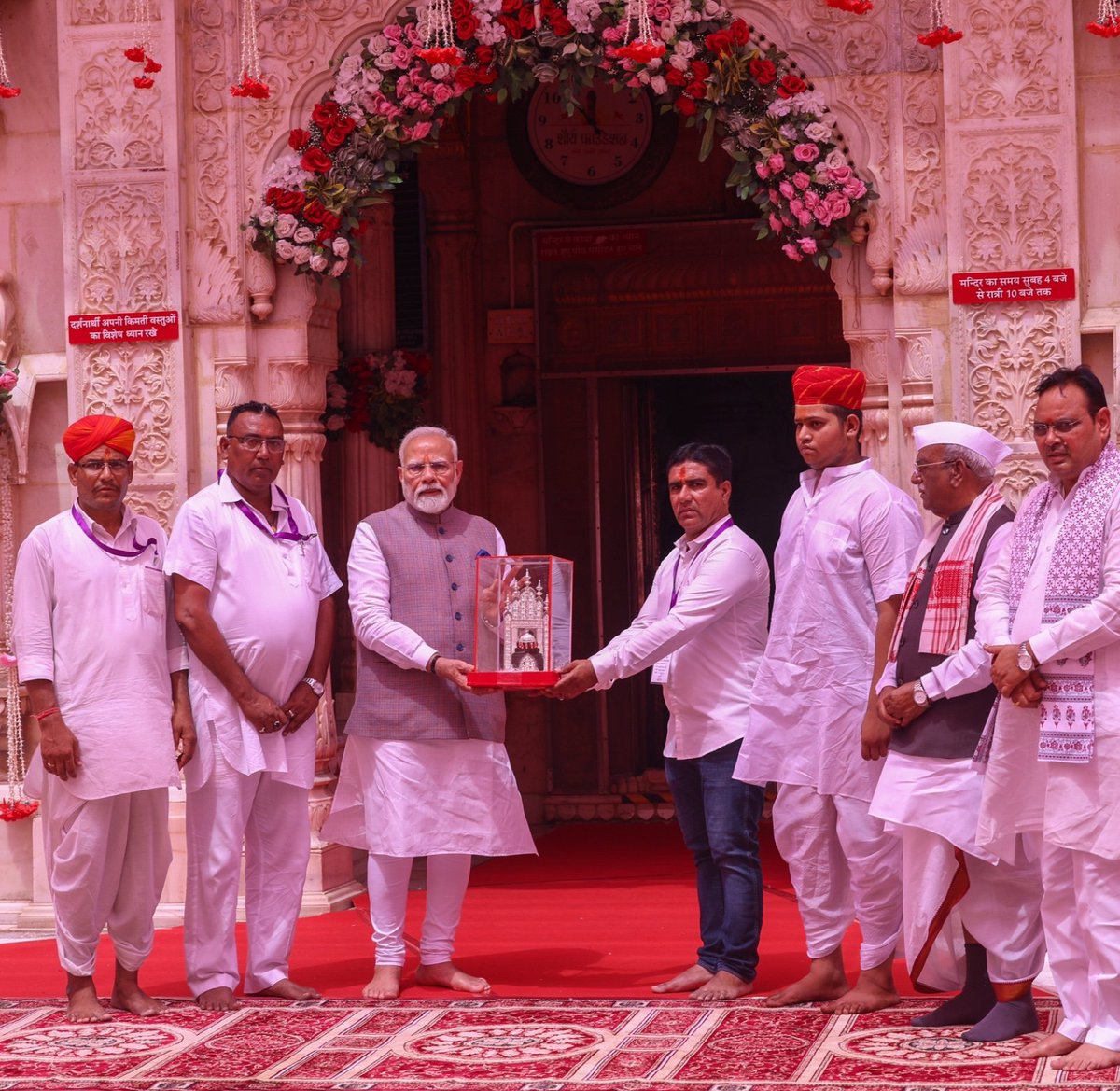 Narendra Modi (@narendramodi) on Twitter photo рдмреАрдХрд╛рдиреЗрд░ рдореЗрдВ рджреЗрд╢рдиреЛрдХ рдХреЗ рдХрд░рдгреА рдорд╛рддрд╛ рдордВрджрд┐рд░ рдореЗрдВ рджрд░реНрд╢рди-рдкреВрдЬрди рдХрд╛ рд╕реМрднрд╛рдЧреНрдп рдорд┐рд▓рд╛ред рджреЗрд╡реА рдорд╛рдВ рд╕реЗ рджреЗрд╢рд╡рд╛рд╕рд┐рдпреЛрдВ рдХреА рд╕реБрдЦ-рд╕рдореГрджреНрдзрд┐, рдЖрд░реЛрдЧреНрдп рдФрд░ рдХрд▓реНрдпрд╛рдг рдХреА рдХрд╛рдордирд╛ рдХреАред рдмреАрдХрд╛рдиреЗрд░ рдореЗрдВ рджреЗрд╢рдиреЛрдХ рдХреЗ рдХрд░рдгреА рдорд╛рддрд╛ рдордВрджрд┐рд░ рдореЗрдВ рджрд░реНрд╢рди-рдкреВрдЬрди рдХрд╛ рд╕реМрднрд╛рдЧреНрдп рдорд┐рд▓рд╛ред рджреЗрд╡реА рдорд╛рдВ рд╕реЗ рджреЗрд╢рд╡рд╛рд╕рд┐рдпреЛрдВ рдХреА рд╕реБрдЦ-рд╕рдореГрджреНрдзрд┐, рдЖрд░реЛрдЧреНрдп рдФрд░ рдХрд▓реНрдпрд╛рдг рдХреА рдХрд╛рдордирд╛ рдХреАред