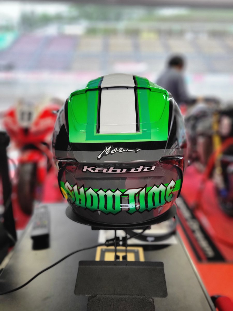 nishimura_sho's tweet image. NEW DESIGN🐅✨

｢Masaki Chiba Designs｣ことMCDさんで今シーズンのニューデザインを作っていただきました🤗

グリーンベースにタイガー！
明日から気合い入ります🔥

是非このヘルメットを見に来て下さい🟩
#OGK  #ogkkabuto  #f17  #masakichibadesigns  #mcd  #tiger  #showtime