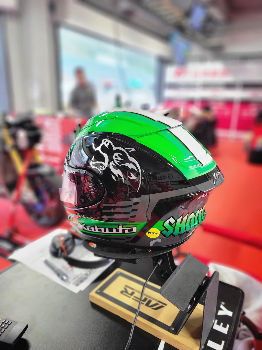 nishimura_sho's tweet image. NEW DESIGN🐅✨

｢Masaki Chiba Designs｣ことMCDさんで今シーズンのニューデザインを作っていただきました🤗

グリーンベースにタイガー！
明日から気合い入ります🔥

是非このヘルメットを見に来て下さい🟩
#OGK  #ogkkabuto  #f17  #masakichibadesigns  #mcd  #tiger  #showtime