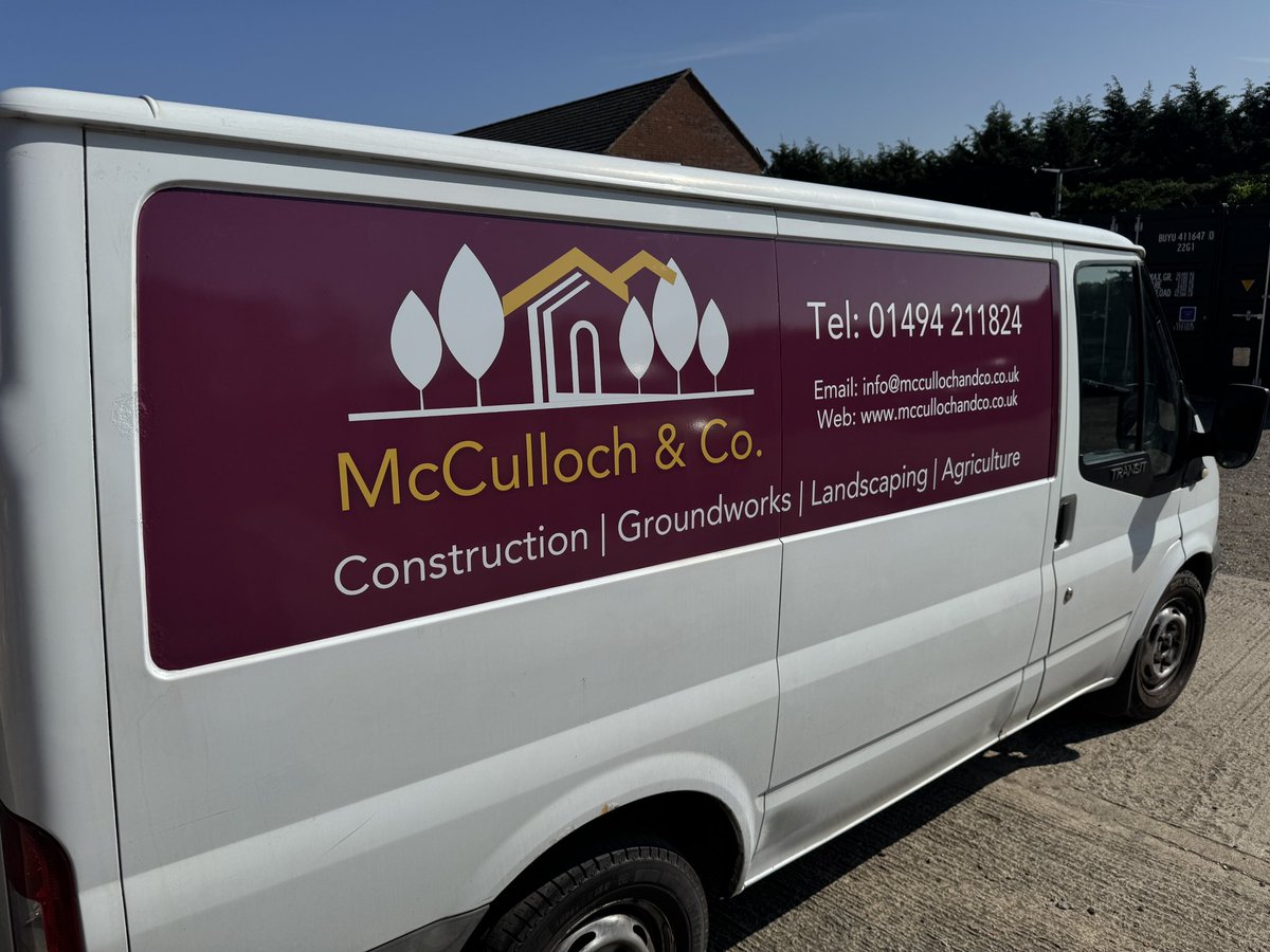 Creativesigns2's tweet image. Graphics produced and applied to vans for @mccullochandcoltd looking good #signs #sign #vangraphics #vanlife #berkshire #buckinghamshire