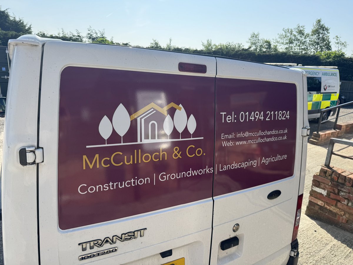 Creativesigns2's tweet image. Graphics produced and applied to vans for @mccullochandcoltd looking good #signs #sign #vangraphics #vanlife #berkshire #buckinghamshire