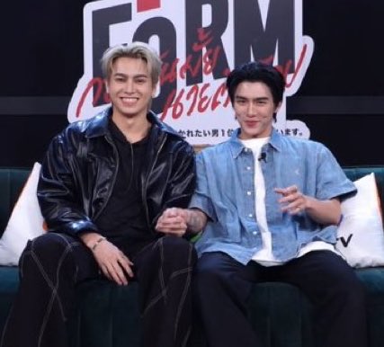 once again smartboom don’t know what social distancing is 😭😭 holding hands and glued by the hip 😭

#AlwaysBeMyTopForm