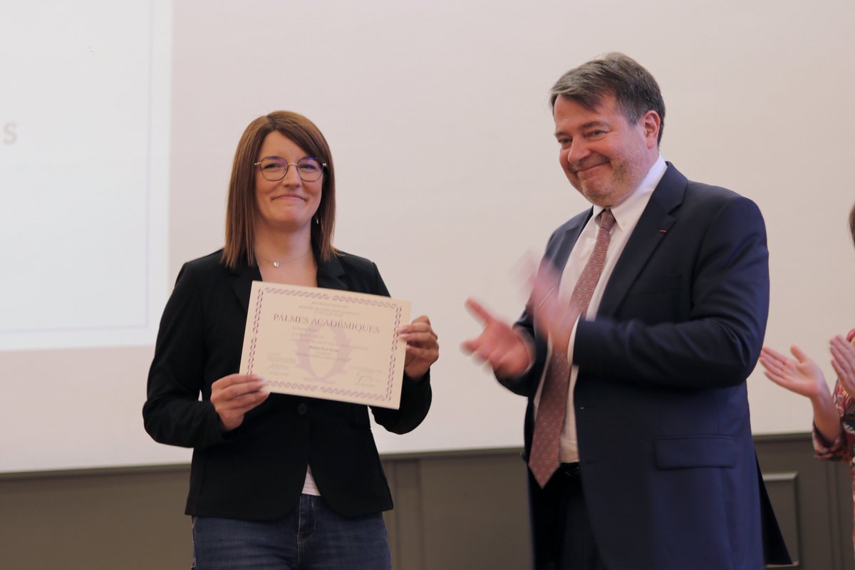 Académie de Nancy-Metz (@acnancymetz) on Twitter photo 🎖️🟣 Remise des #PalmesAcadémiques par le recteur <a href="/pf_mourier/">PF MOURIER</a> à 23 récipiendaires. 👏 Un moment solennel et empli d'émotions ce mercredi 21 mai pour celles et ceux qui ont reçu cette distinction honorifique qui souligne l'engagement au service des élèves et de leur réussite. 🎖️🟣 Remise des #PalmesAcadémiques par le recteur <a href="/pf_mourier/">PF MOURIER</a> à 23 récipiendaires. 👏 Un moment solennel et empli d'émotions ce mercredi 21 mai pour celles et ceux qui ont reçu cette distinction honorifique qui souligne l'engagement au service des élèves et de leur réussite.