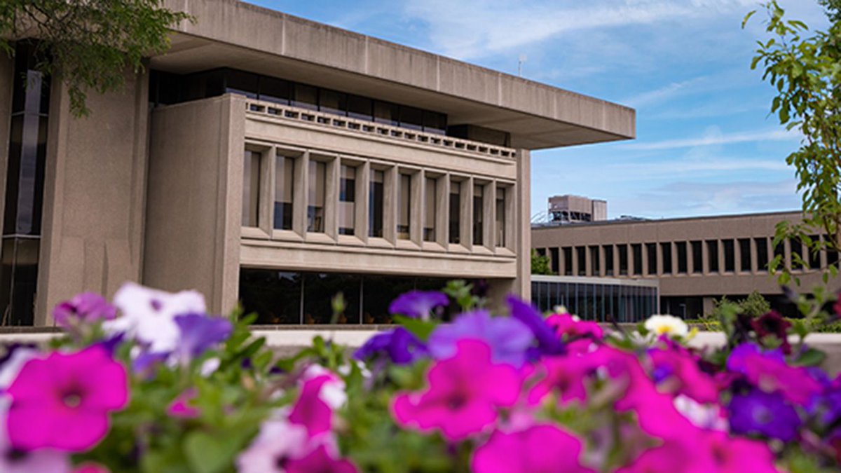 Newhouse School (@newhousesu) on Twitter photo "Chipped Away," an article by the <a href="/NewhouseSU/">Newhouse School</a> Spotlight Team, has been recognized by both the <a href="/NYPressClub/">NY Press Club</a> and <a href="/NABJ/">#NABJ Headquarters ✊🏾🖊️🎙️💻 📷 🎥 📝 🔈</a>! Congratulations to team members John Perik, Lilli Iannella, Finn Lincoln and Julie Gilchrest who produced the story. buff.ly/pSXAgjT #StudentAwards "Chipped Away," an article by the <a href="/NewhouseSU/">Newhouse School</a> Spotlight Team, has been recognized by both the <a href="/NYPressClub/">NY Press Club</a> and <a href="/NABJ/">#NABJ Headquarters ✊🏾🖊️🎙️💻 📷 🎥 📝 🔈</a>! Congratulations to team members John Perik, Lilli Iannella, Finn Lincoln and Julie Gilchrest who produced the story. buff.ly/pSXAgjT #StudentAwards