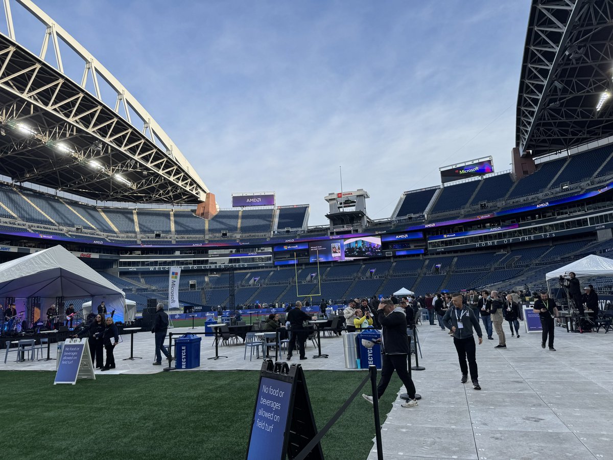 juliendubois's tweet image. Great party yesterday with Microsoft + AMD at Lumen Field!
I really feel lucky to be at MIcrosoft Build this year.