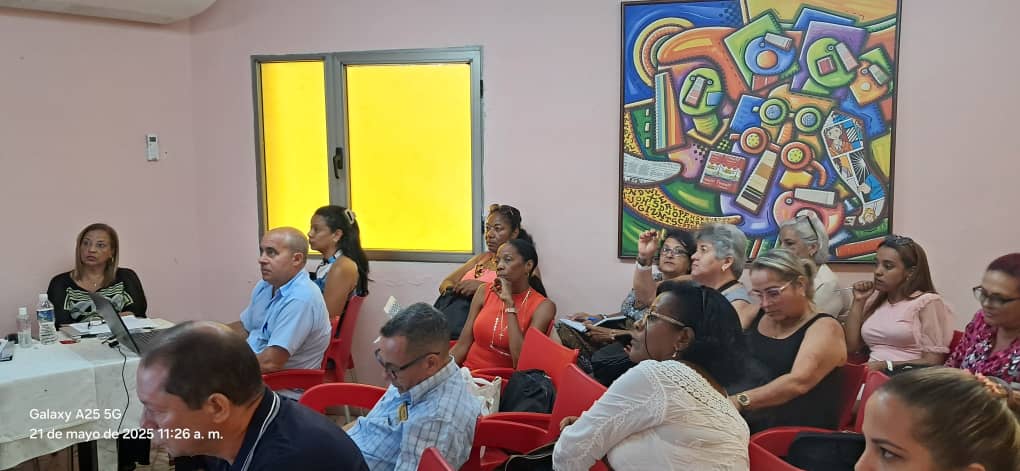 Emcomed1's tweet photo. Hemos iniciado el evento de capacitación con la presencia del Director de la Empresa Capital y el Especialista de SST de Biocubafarma

Participan Directivos de la UEBMM de Villa Clara, Especialistas de  todas las UEB y la Oficina Central
#EMCOMED #Cuba #Capacitación https://t.co/2E3zWR78CR