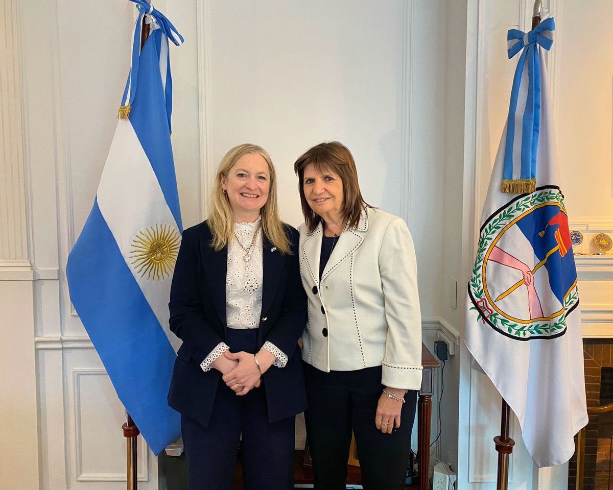 Me reuní con <a href="/PatoBullrich/">Patricia Bullrich</a> , una mujer con carácter, convicciones firmes y un rol clave en el país. Allí nos contó que en 2024 Argentina logró la tasa de homicidios más baja de su historia y también la más baja de Sudamérica. Un dato que habla de una gestión con decisión y