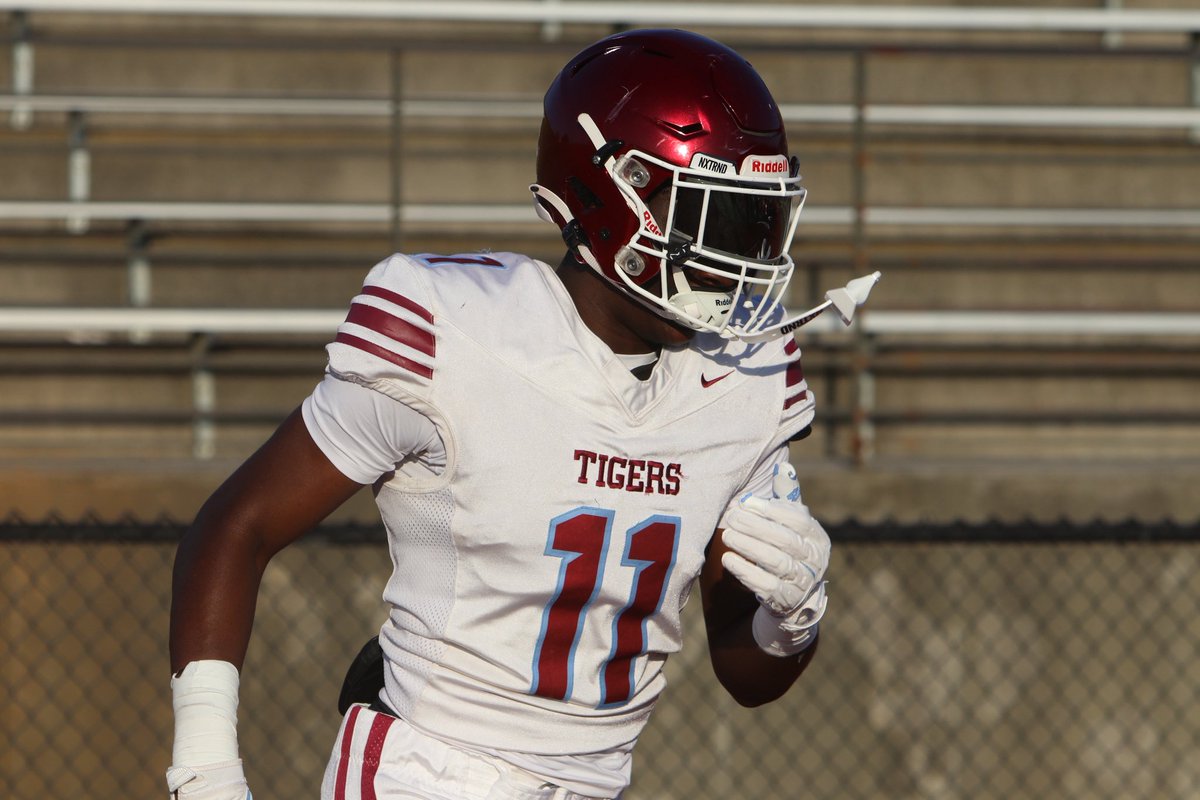 4⭐️EDGE Tristian Givens has a boatload of SEC options on his board including Georgia. The in state program is a dream school. #GoDawgs

Story: on3.com/teams/georgia-…