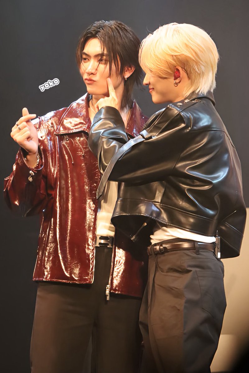 candyeulfeed's tweet photo. the way they look and smile, it's really from the bottom of their hearts

BOSSNOEUL IN OSAKA
#TBNW_FMinOsaka https://t.co/h1EYVIM1Bv