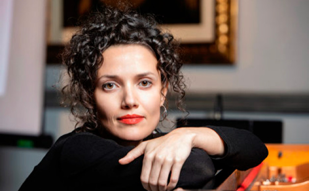 Poetas en Mayo - Poetak Maiatzean (Oficial) (@poetas_mayo) on Twitter photo Cantando a las poetas Latinoamericanas
28-5-2025
#SheilaBlanco bucea en la obra de voces femeninas de países como Uruguay, Chile, Perú, Cuba, Colombia, Argentina, México y Brasil.
poetasenmayo.com/es/eventos/eve…
#PoetasEnMayo2025 #PoetakMaiatzean2025
<a href="/VitalFundazioa/">Fundación Vital</a> <a href="/Sheila_Blanco_/">Sheila Blanco</a> Cantando a las poetas Latinoamericanas
28-5-2025
#SheilaBlanco bucea en la obra de voces femeninas de países como Uruguay, Chile, Perú, Cuba, Colombia, Argentina, México y Brasil.
poetasenmayo.com/es/eventos/eve…
#PoetasEnMayo2025 #PoetakMaiatzean2025
<a href="/VitalFundazioa/">Fundación Vital</a> <a href="/Sheila_Blanco_/">Sheila Blanco</a>