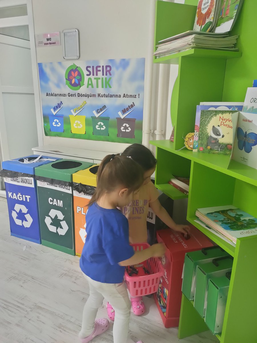 OsmaneliAO's tweet photo. #BilenProgramı
Sıfır Atık Projesi ve Mavi Yeşil Okul Projesi kapsamında öğrencilerimizin atık pilleri atık pil kutusuna atmalarını sağlayarak çevre bilinci oluşturuyoruz.
@sefikaygol
@srdl_simsek
@bilecikvaliligi
@bilecikmem
@TahsinYazir
@osmanelimem
@OsmaneliKaymaka https://t.co/DbBbCQrRUz