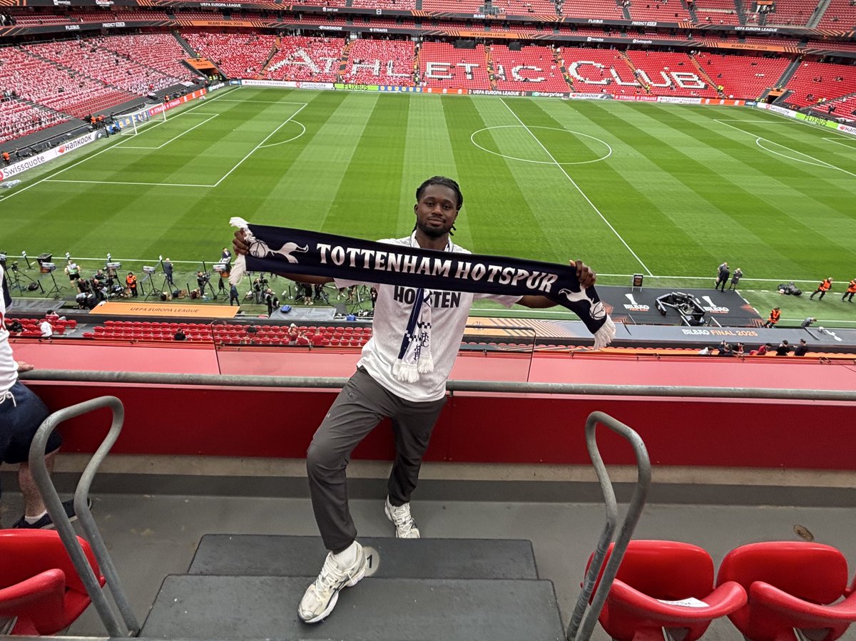 oded3k's tweet image. Fier d’avoir réalisé mon rêve, voir mon équipe soulevé un trophée 🙏🏾  #COYS